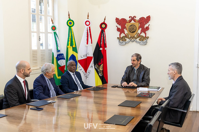 UFV recebe embaixador do Sudão para iniciar projetos de cooperação