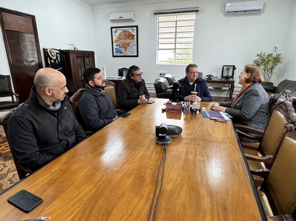 Cônsul-geral do Uruguai é recebida na Secretaria da Agricultura de Porto Alegre