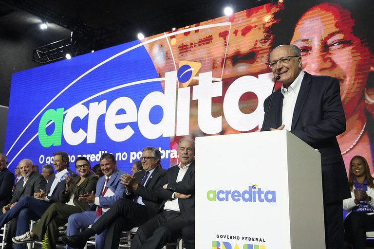 Presidente Lula sanciona Programa Acredita Exportação para desonerar e ampliar exportações de Micro e Pequenas Empresas