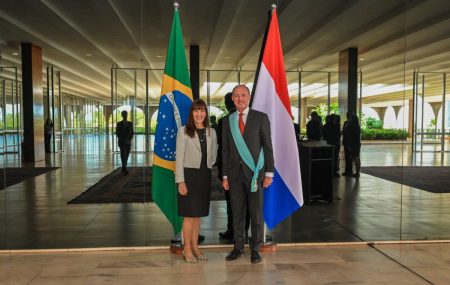 Brasil condecora Embaixador André Driessen com a Ordem do Cruzeiro do Sul