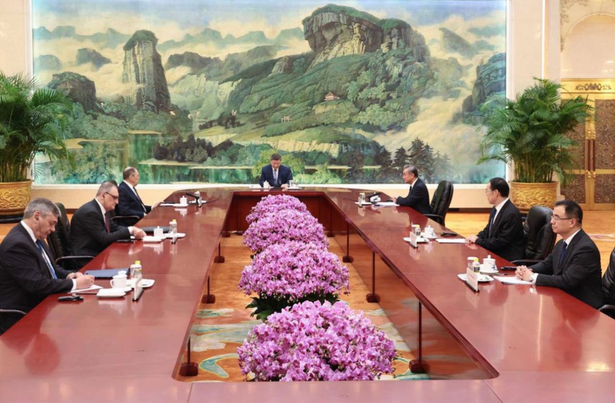 Lavrov é recebido por Xi Jinping em Pequim e transmite mensagem de Putin