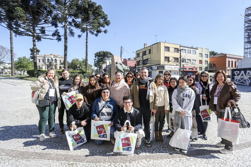 Curitiba recebe delegação peruana para intercâmbio em turismo inteligente