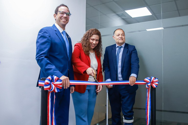 Ministra Esther Dweck cumpre missão oficial na República Dominicana e assina acordo para instalação de escritório do CLAD no país