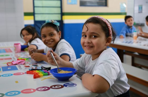 Manaus recebe 16 países para conhecer programas de alimentação escolar na Amazônia