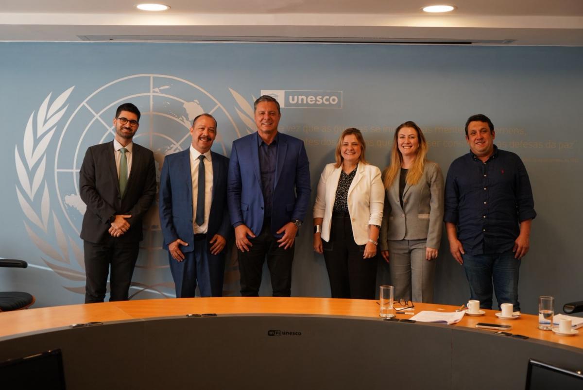Santos inicia tratativas para cooperação internacional com a Unesco em alfabetização midiática