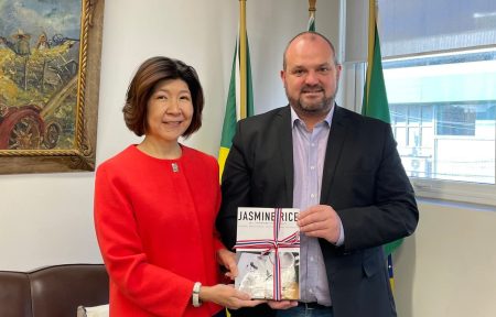 Embaixadora da Tailândia visita instituto de pesquisa de arroz no Rio Grande do Sul e reforça cooperação agrícola com o Brasil