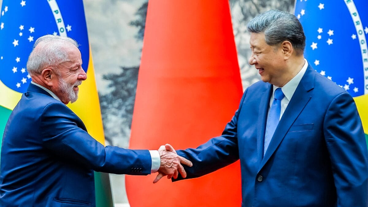 Lula conversa por telefone com o presidente da China, Xi Jinping