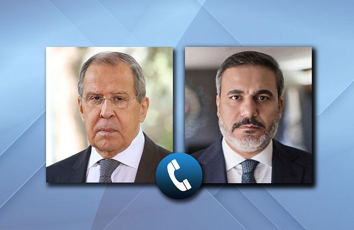 Lavrov e Hakan Fidan discutem resultados da cúpula Rússia-EUA e reforçam coordenação diplomática