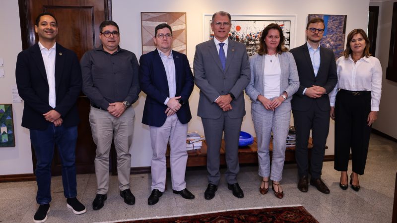 Embaixadora da República Tcheca visita Unifor para discutir novas oportunidades de parceria