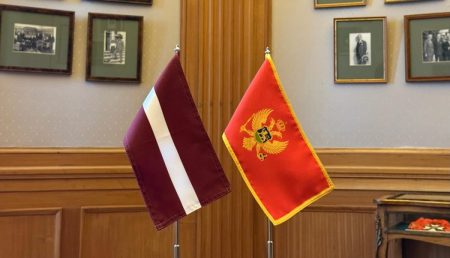 Ministros de Relações Exteriores da Letônia e de Montenegro discutirão ampliação da UE, segurança e apoio à Ucrânia nesta semana