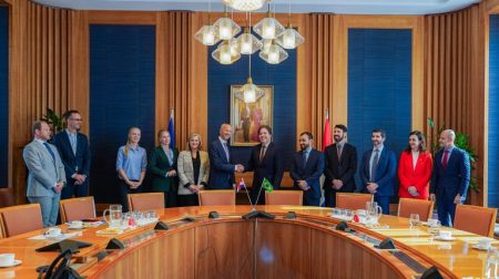 Ministério das Comunicações debate cabos submarinos e data centers em encontro com autoridades da Holanda