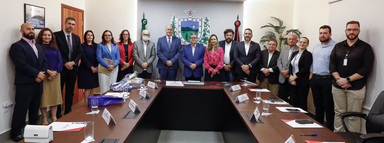 João Azevêdo trata de parcerias na educação, agropecuária, turismo e cultura com Embaixador da Argentina