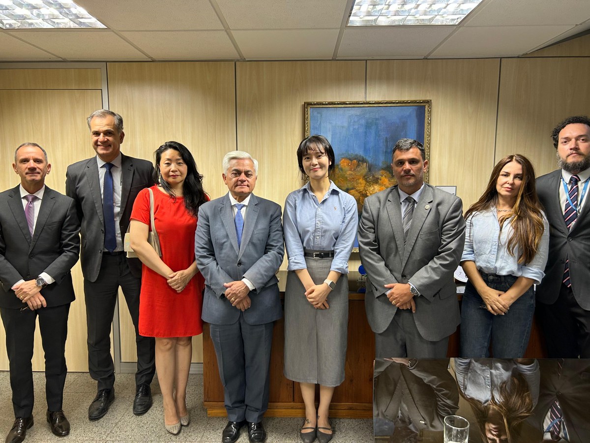 1° vice-presidente do TJDFT recebe delegação da Coreia do Sul