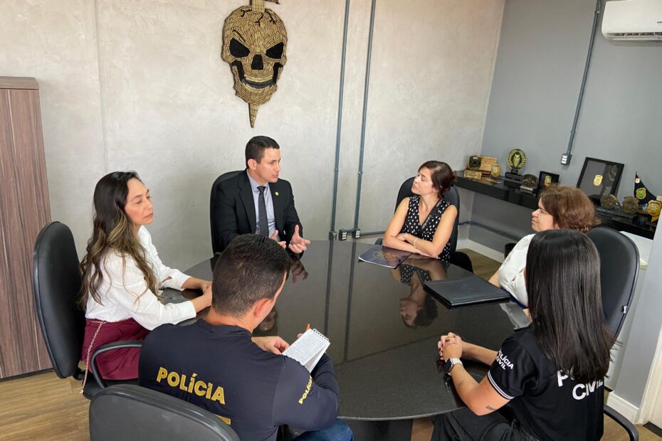 Polícia Civil e Consulado Americano alinham atendimento a turistas em Alagoas