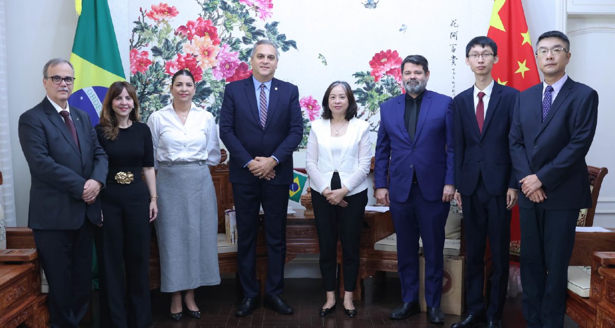 Procurador-Geral de Justiça e equipe visitam Consulado da China no Recife