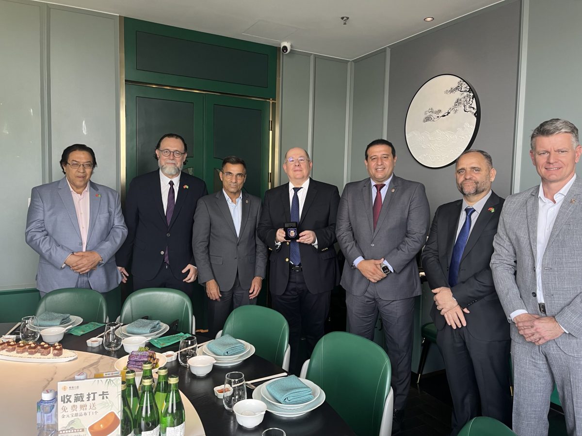 Delegação da Câmara Municipal de SP busca cooperação bilateral em encontro com cônsul do Brasil em Xangai