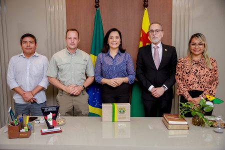 Vice-governadora do Acre recebe homenagem do cônsul-geral do Peru e reforça avanços na integração entre os dois países