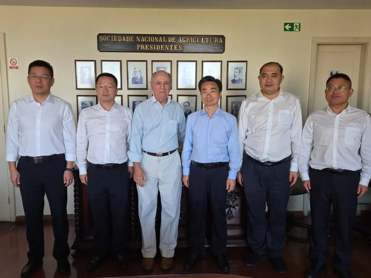 No Brasil, delegação chinesa demonstra interesse pela fruticultura brasileira