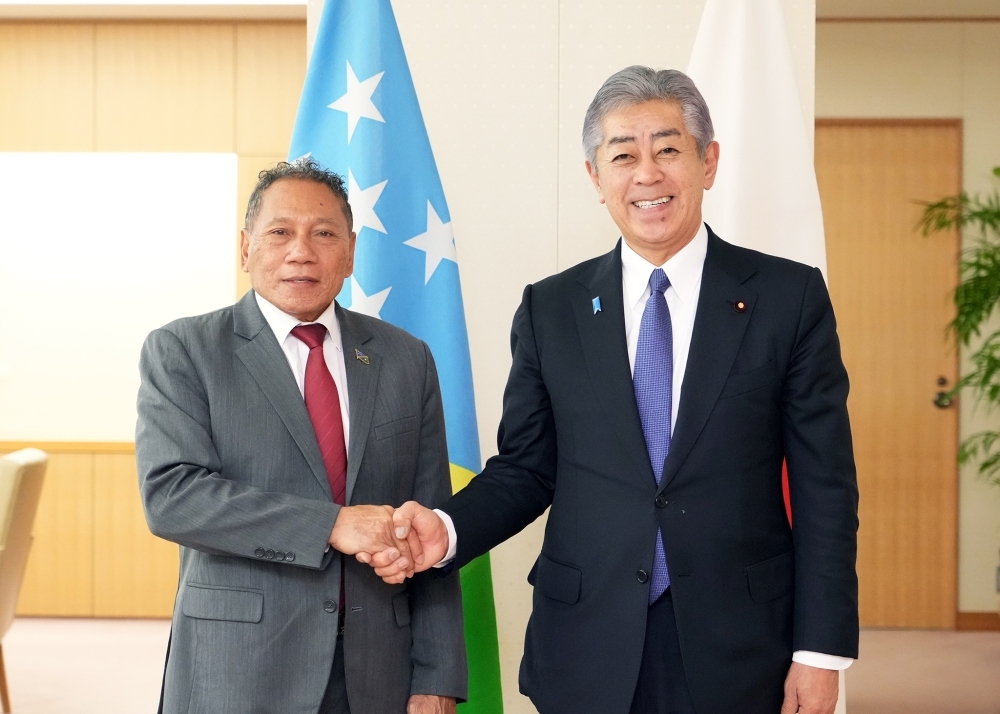Ministros das Relações Exteriores do Japão e Ilhas Salomão fortalecem laços durante reunião em Osaka