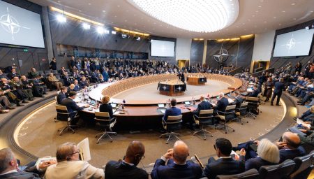 Ministros da Defesa da OTAN concentram-se na dissuasão, iniciativas antidrones, investimento em defesa e apoio à Ucrânia