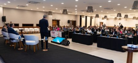 Brasil e França reforçam cooperação científica em saúde em encontro internacional em Fortaleza