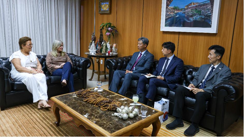 Ivana Bastos se reúne com embaixador da Coreia do Sul