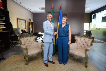 Governador Elmano de Freitas recebe embaixadora da Suécia e empresários para discutir novos investimentos no Ceará