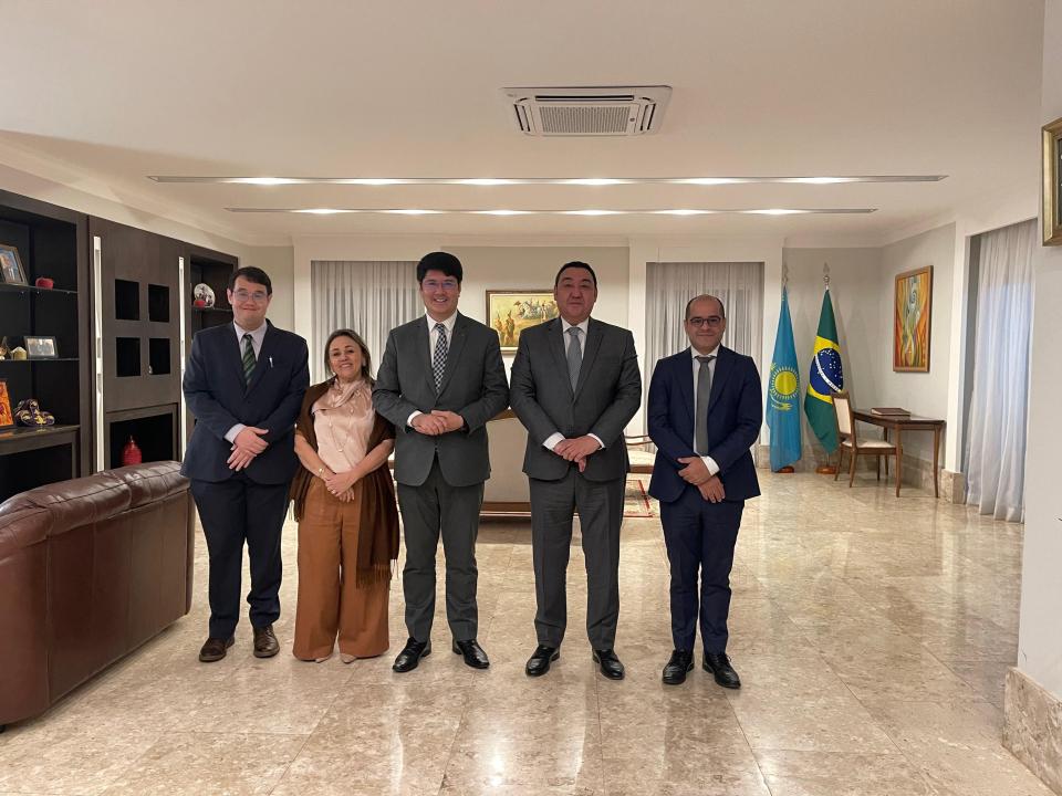 Embaixada do Cazaquistão fortalece Cooperação Interparlamentar