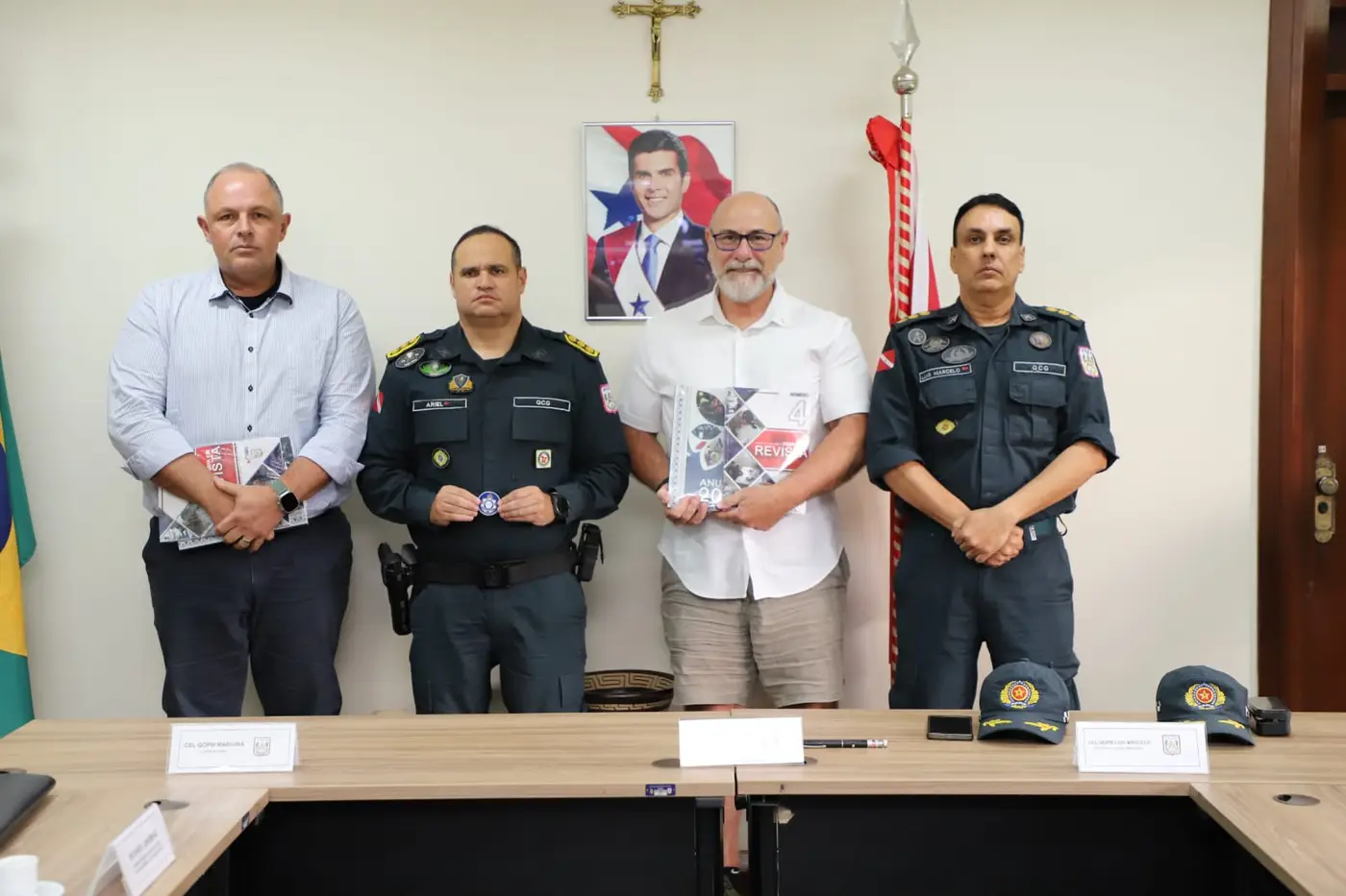Polícia Militar recebe representantes da Polícia Federal Australiana em reunião de cooperação internacional