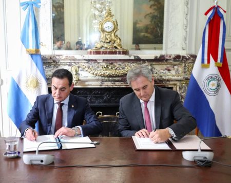 Ministros das Relações Exteriores do Paraguai e da Argentina assinam acordo aéreo e avançam com agenda estratégica