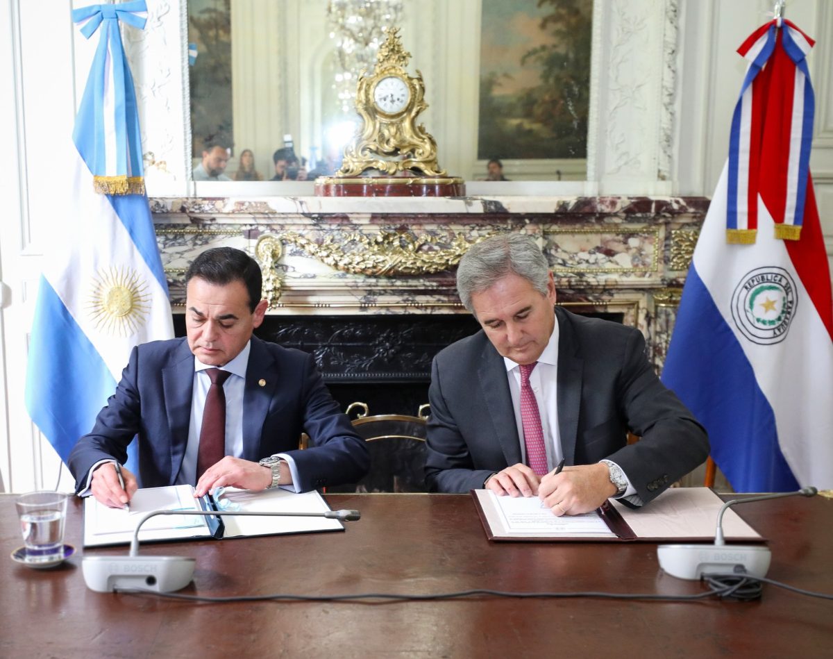 Ministros das Relações Exteriores do Paraguai e da Argentina assinam acordo aéreo e avançam com agenda estratégica