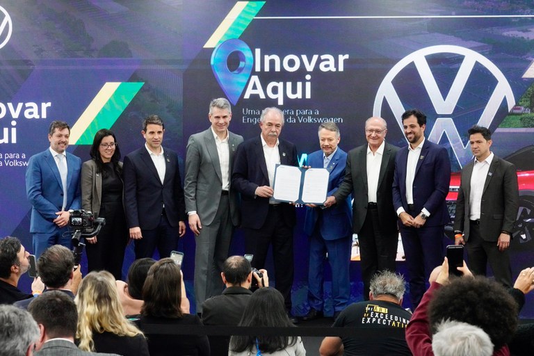BNDES anuncia novo investimento em produção de carros eletrificados no Brasil