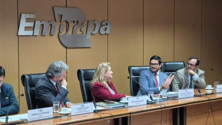 Ministro da Agricultura e Embaixador da Costa Rica reúnem-se com a DE e chefes de UDs