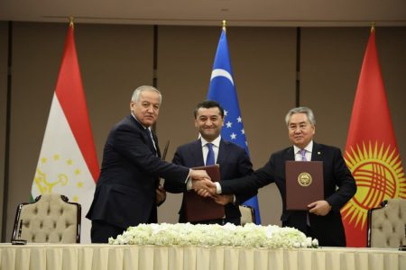 Uzbequistão, Quirguistão e Tajiquistão formalizam acordo sobre ponto de encontro das fronteiras
