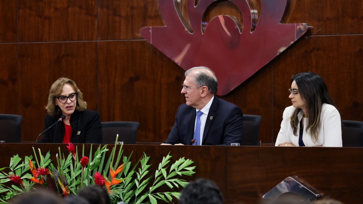 Embaixadora Maria Edileuza Reis fala na Unifor sobre laços diplomáticos entre Brasil e Suécia