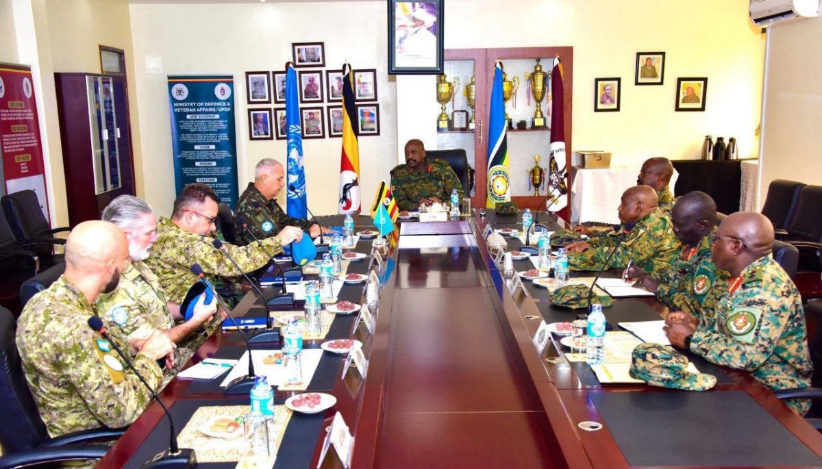 Force Commander da MONUSCO e Forças de Defesa de Uganda fortalecem cooperação pela estabilidade no leste do Congo