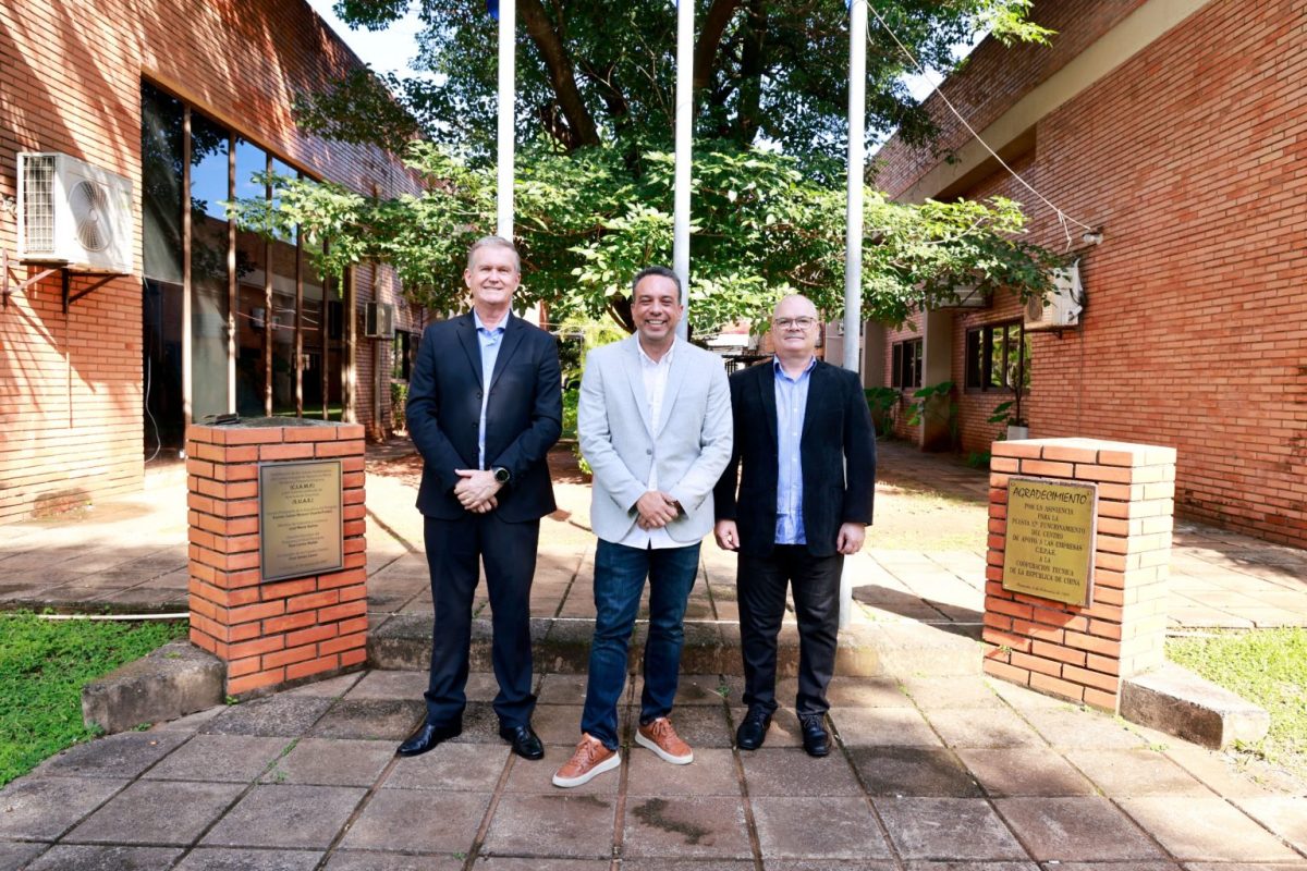 Empresa brasileira de energia solar anuncia interesse em investir no Paraguai para instalar um centro de dados