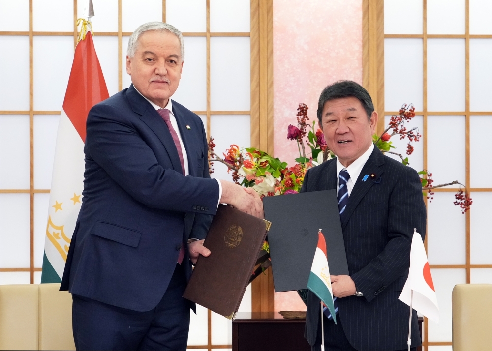 Japão e Tajiquistão fortalecem laços com assinatura de acordos durante encontro ministerial