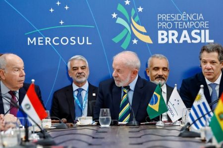 “Sem vontade política não será possível concluir uma negociação que já se arrasta por 26 anos”, diz Lula, sobre o acordo Mercosul-União Europeia