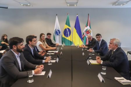 Curitiba inicia projeto-piloto de ensino da língua ucraniana nas escolas municipais