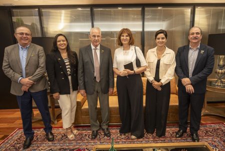 Embaixadora da Alemanha no Brasil visita FIEC e conhece resultados de projetos de cooperação com o Ceará na área de energia