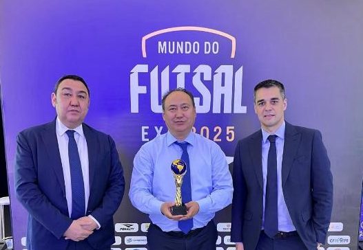 Embaixador do Cazaquistão participa de congresso internacional de futsal no Brasil