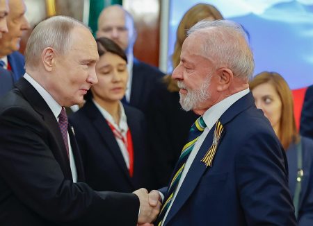 Lula e Putin conversam por telefone sobre Comissão Bilateral Brasil–Rússia e cenário internacional