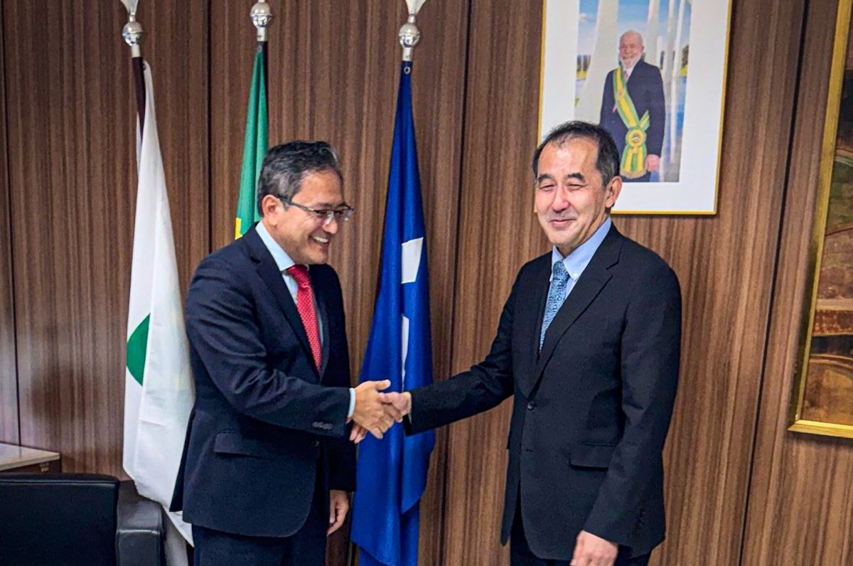 Receita destaca combate ao contrabando e ao devedor contumaz em visita do Embaixador do Japão