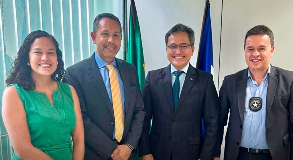 Secretário da Receita Federal recebe Embaixador do Peru para tratar de cooperação fronteiriça e integração regional