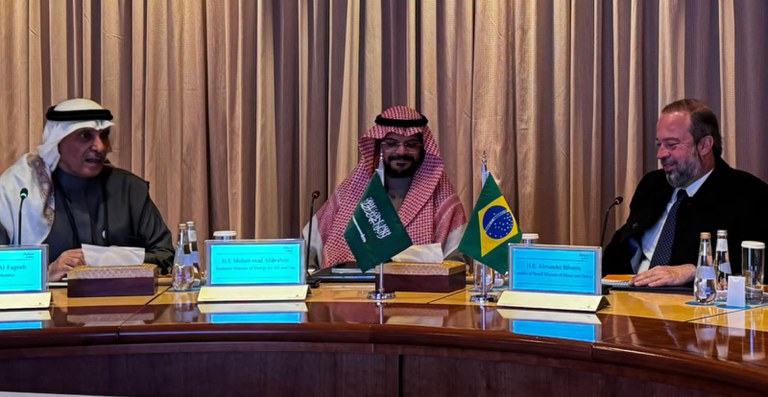 Silveira convida Arábia Saudita e SABIC a ampliarem presença, parcerias e oportunidades nos setores de óleo, gás e petroquímica do Brasil