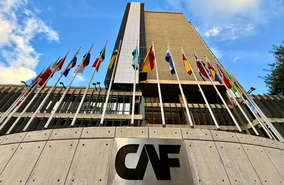 CAF encerra 2025 com aprovações recordes de USD 18,56 bilhões e se consolida como um banco verde
