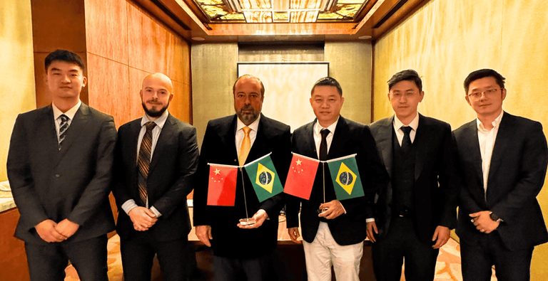 Na China, Silveira discute armazenamento de energia e minerais críticos com CATL