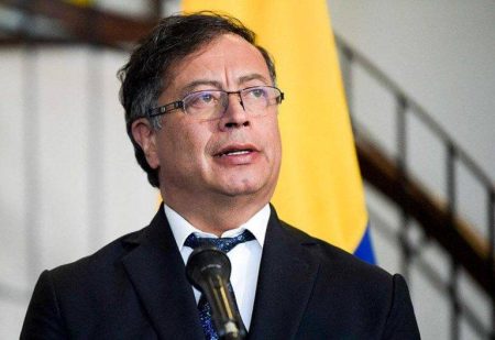 Após fala de Trump, Petro diz que pegará em armas se necessário