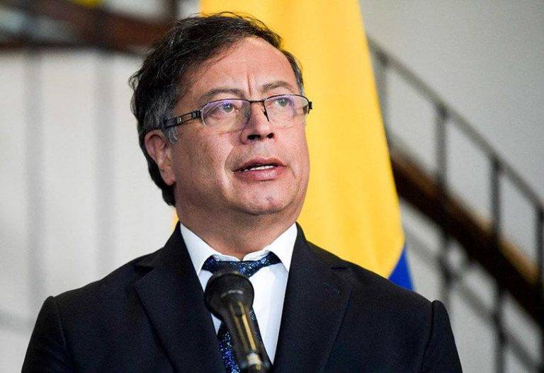 Após fala de Trump, Petro diz que pegará em armas se necessário